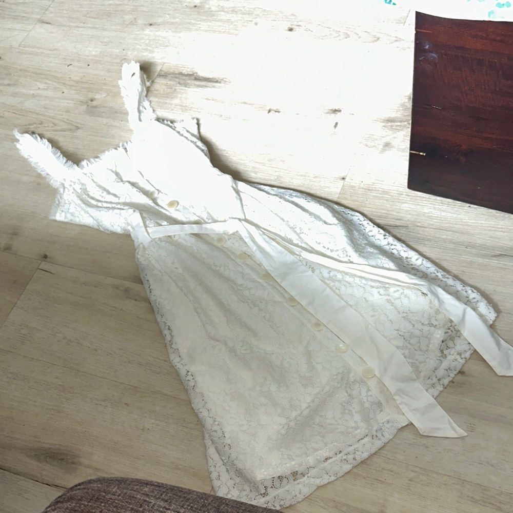 BNWT “Tothe Max” White Lace Button-Down Dress size 8
